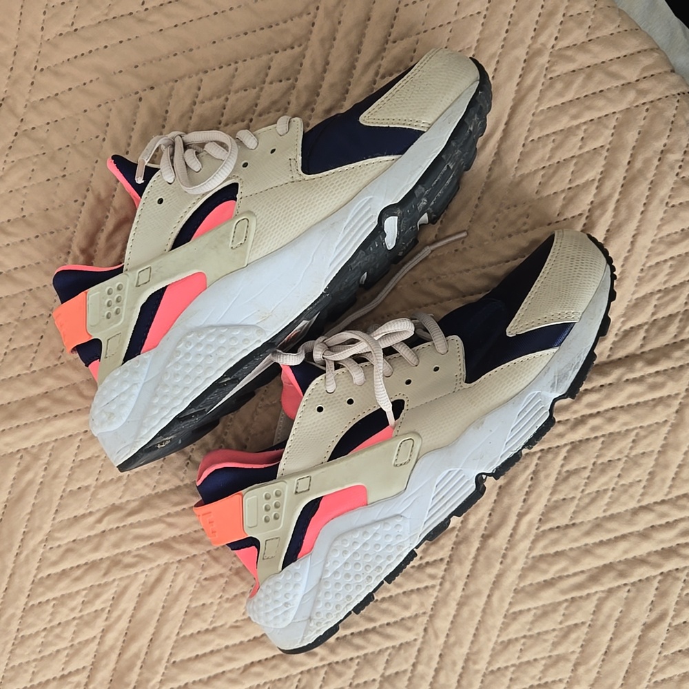 Nike Women's Navy and Pink Sneakers - Picture 3 of 13